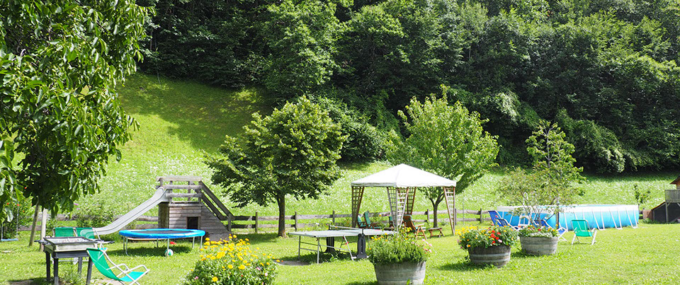 Bild vom Spielplatz und Schwimmbad